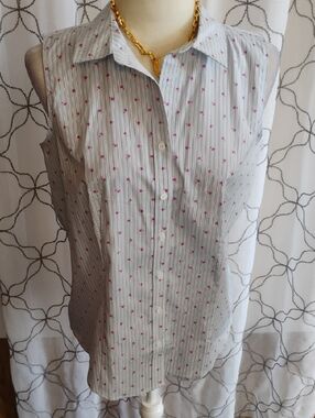 Sleeveless Button-Down Blouse with Pink Dot Accent